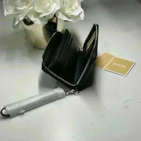 NWT Michael Kors Signature Coated Canvas and Leather Jet Set Travel Wallet - Picture 7 of 8